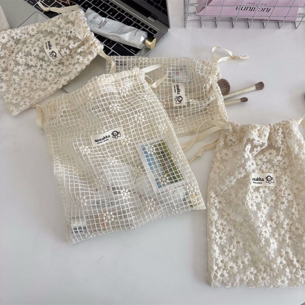 Lace Embroidered Daisy Mesh Dr - Travel Accessories Pouch recension och pris