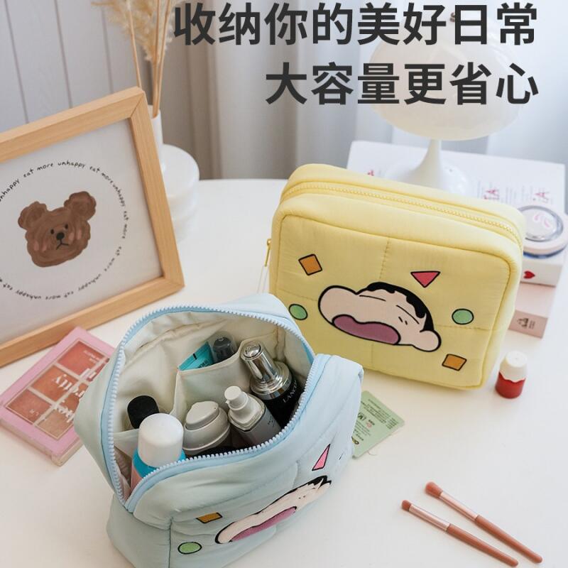 Crayon Shin-Chan Puffy Cosmeti - Travel Accessories For Japan Trip recension och pris