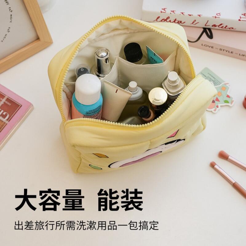 Crayon Shin-Chan Puffy Cosmeti - Travel Accessories For Japan Trip recension och pris