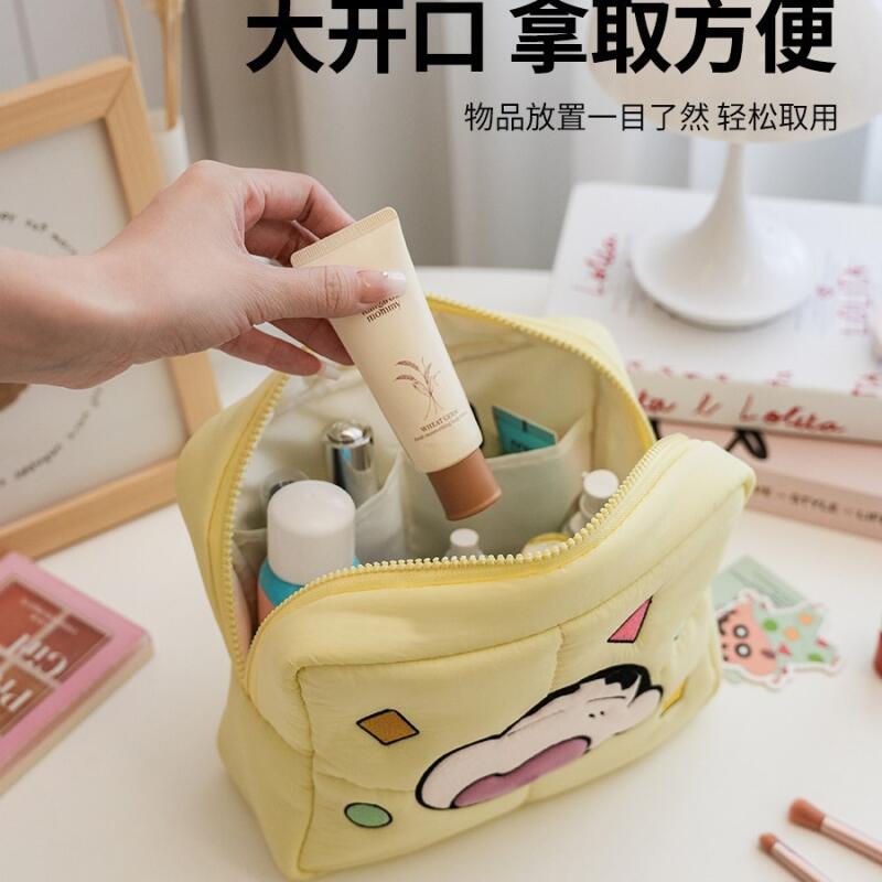 Crayon Shin-Chan Puffy Cosmeti - Travel Accessories For Japan Trip recension och pris